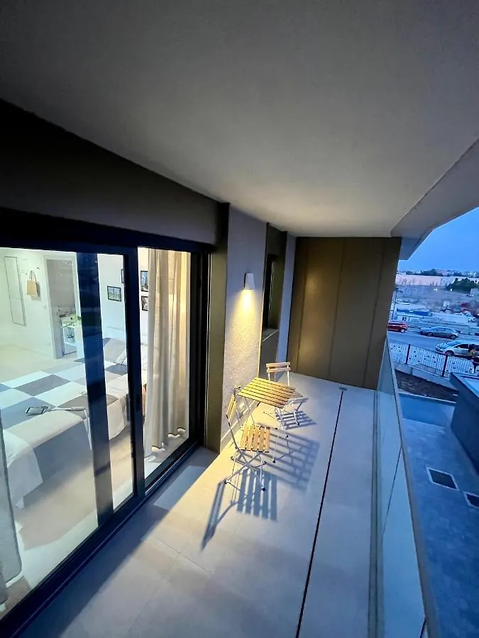 Milan East Uptown High Tech Studio公寓